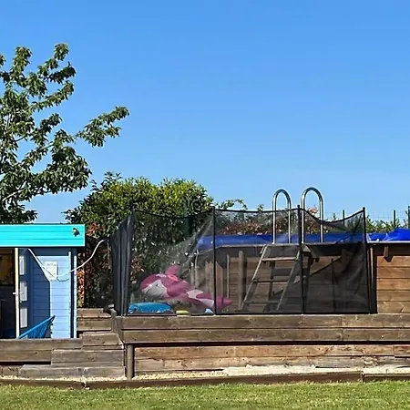 Le Petit Coin With Pool, Near Aubeterre Sur Dronne *