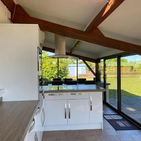 בית נופש Le Petit Coin With Pool, Near Aubeterre Sur Dronne