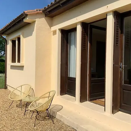 Le Petit Coin With Pool, Near Aubeterre Sur Dronne Holiday home