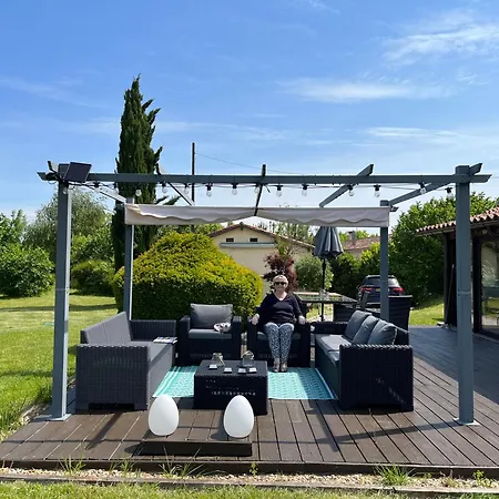 Semesterbostad Le Petit Coin With Pool, Near Aubeterre Sur Dronne Saint-Romain (Charente)