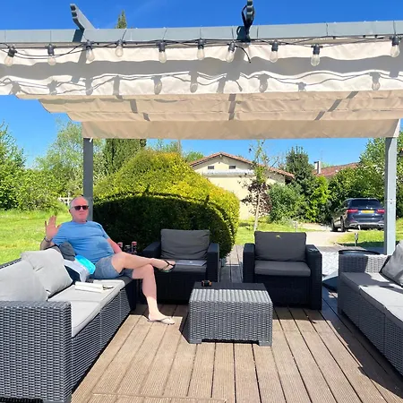 Semesterbostad Le Petit Coin With Pool, Near Aubeterre Sur Dronne